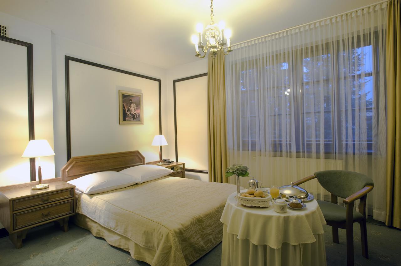 Hotel "Zajazd Napoleonski" Warsaw Room photo